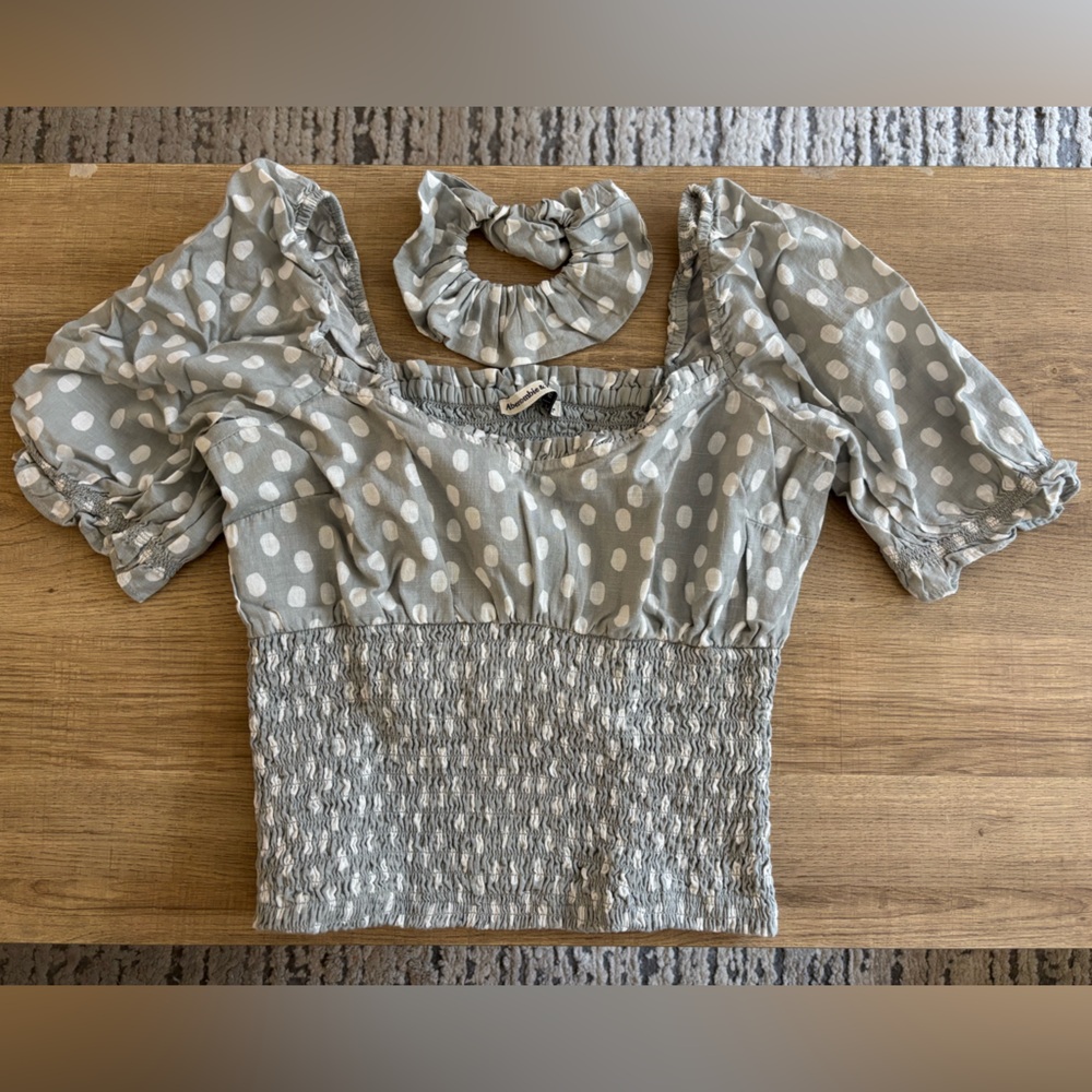 Abercrombie & Fit Grey Polka Dot Smocked Waist Top & Srunchie